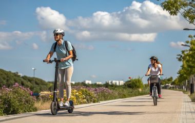 Електроскутер чи велосипед? Що вибрати для щоденних поїздок містом