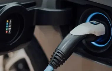 Почему не стоит экономить на заряднике для электромобиля: советы владельцев EV